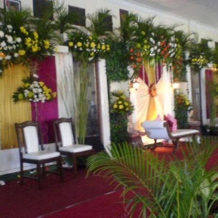 King Hotel Wates  Exterior foto