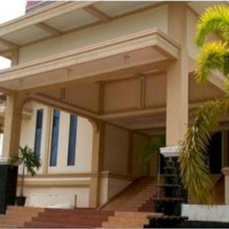 King Hotel Wates  Exterior foto